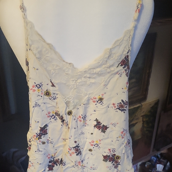 Self Esteem Floral Lace Camisole in Cream - Picture 2 of 2